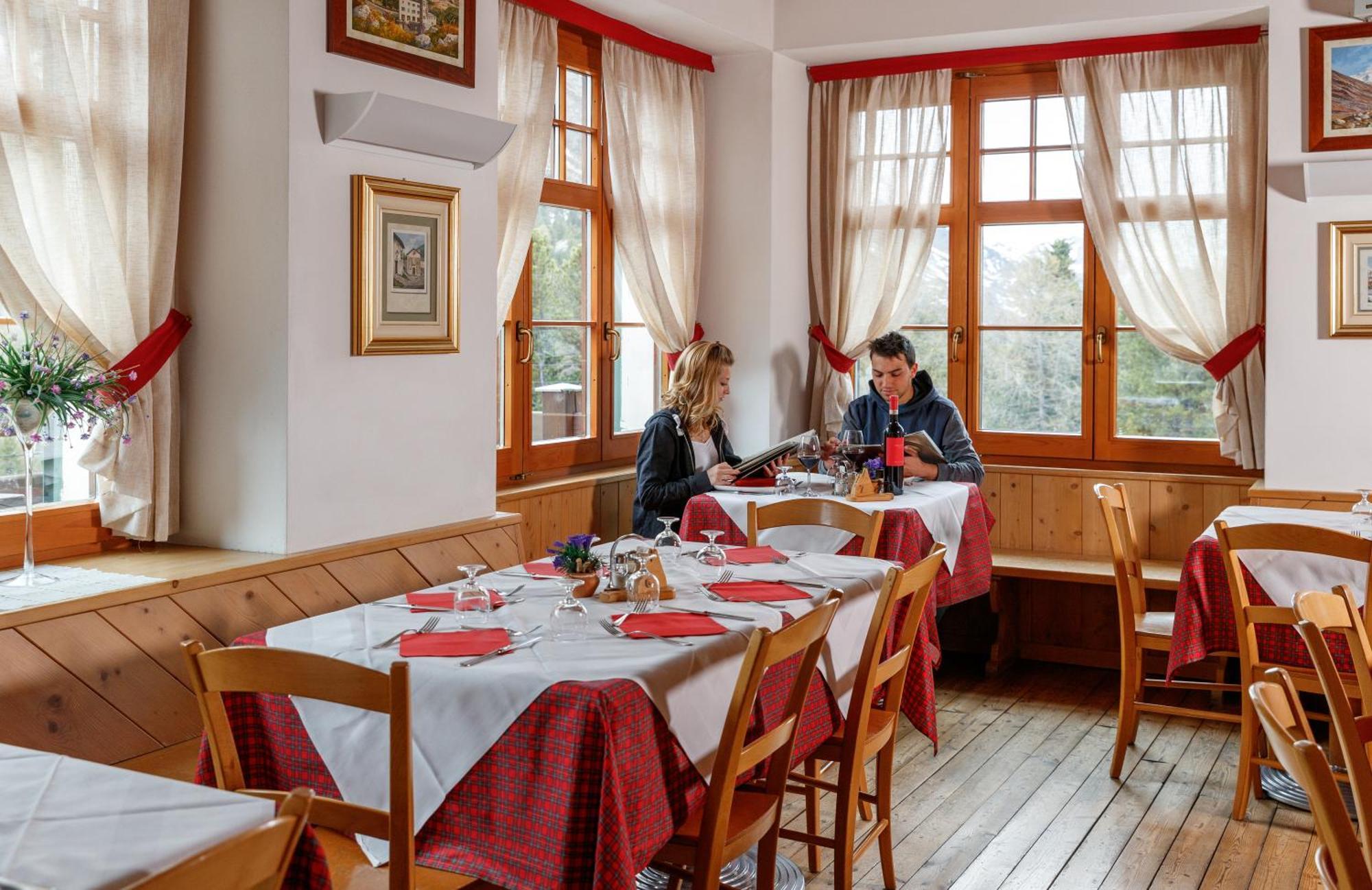Rifugio Ghiacciaio Dei Forni Hotel Valfurva Exterior foto
