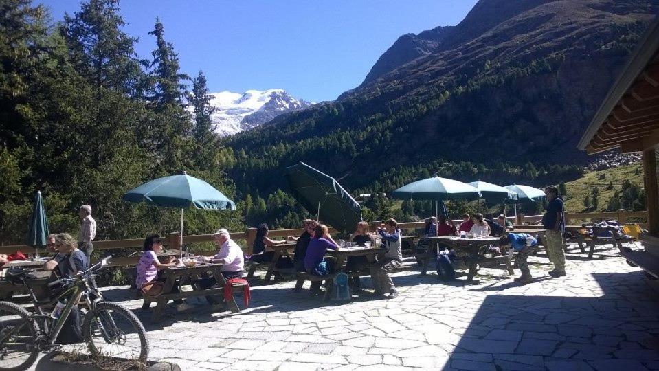 Rifugio Ghiacciaio Dei Forni Hotel Valfurva Exterior foto
